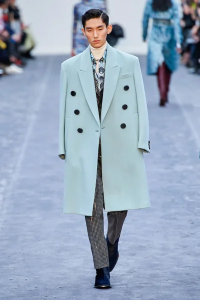 Look 24